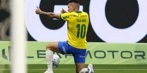 Palmeiras vence após Chape ter gol anulado e pênalti perdido