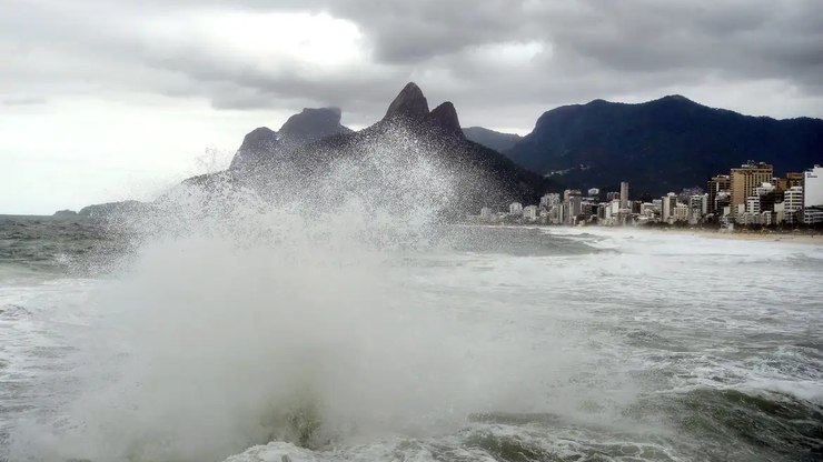 Rio tem previsão de calor e pancadas de chuva nesta quarta