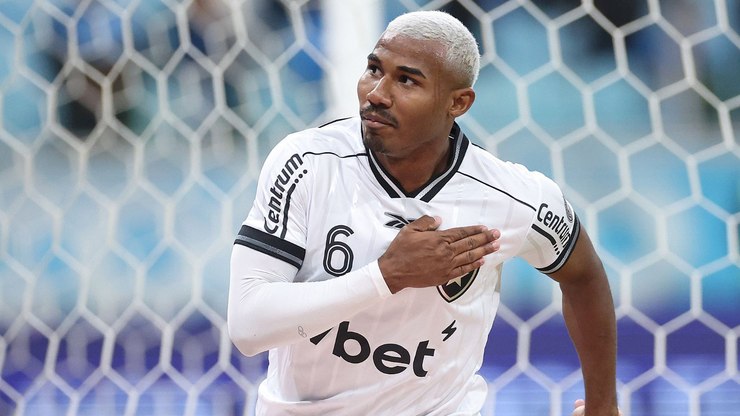 Botafogo vence o Ceará e espanta crise após derrota em clássico