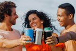 Copo cooler de latas da Stanley surge com desconto; já viu?