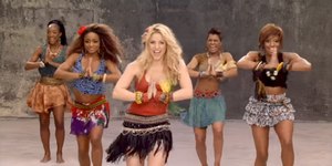 Fãs de Shakira encaram calor de SP para aguardar show da musa pop