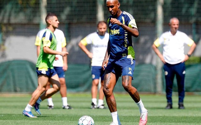 Talisca deixa o Fenerbahçe com 44 gols marcados