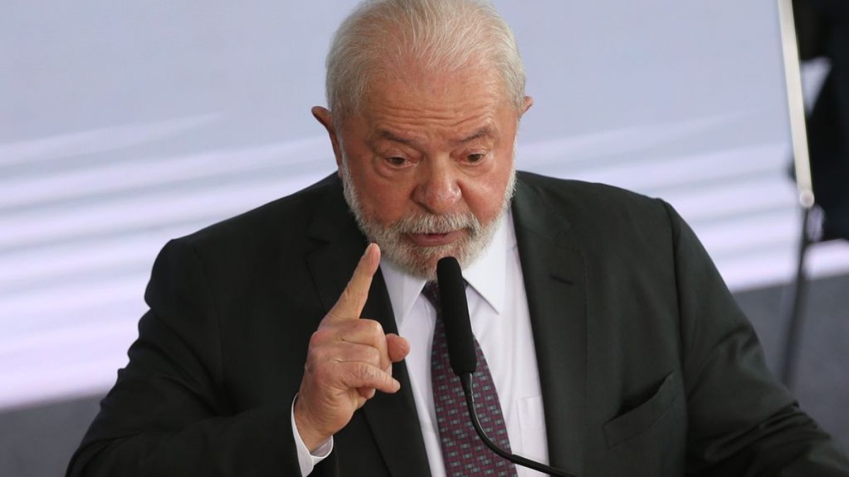 Lula diz que governo vai 'brigar muito' sobre privatização da Eletrobras