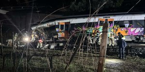 Trem descarrila em Barcelona, deixa um morto e 37 feridos