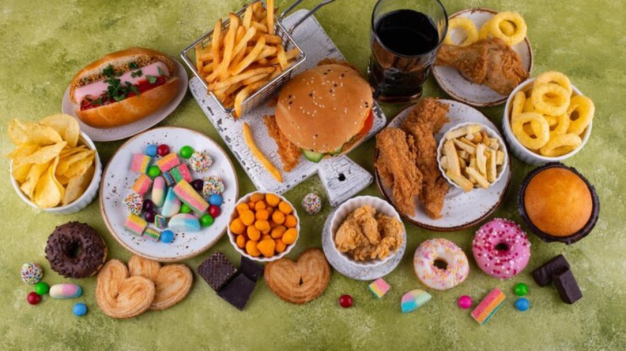 Alimentos ultraprocessados, grande quantidade de açúcar, gordura ruins e sódio Alimentos ultraprocessados, grande quantidade de açúcar, gordura ruins e sódio