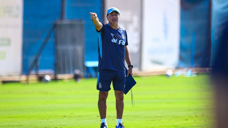 Grêmio anuncia demissão do treinador Gustavo Quinteros Grêmio anuncia demissão do treinador Gustavo Quinteros