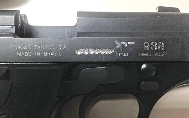 Pistola Taurus calibre .380 - Note o número de série apagado. Foto: PM Divulgação