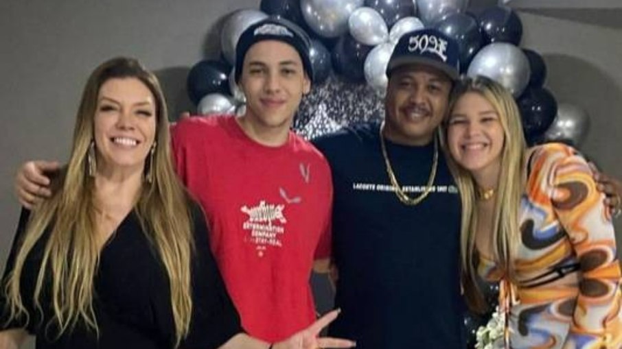 Simony, Afro-X e seus dois filhos