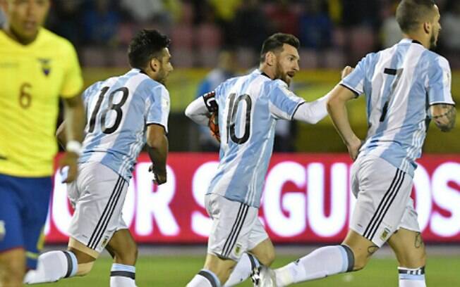 Messi comandou vitória da Argentina marcando três gols contra o Equador