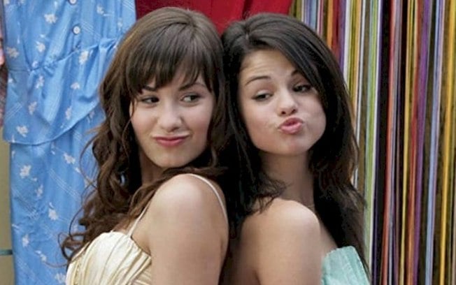 Selena Gomez relembrou amizade com Demi Lovato em entrevista