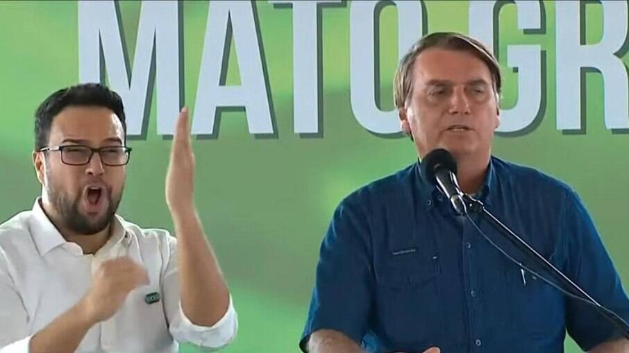Bolsonaro falando em cerimônia no Mato Grosso do Sul