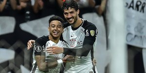 Corinthians atropela Peñarol em obra-prima de Diniz no clube