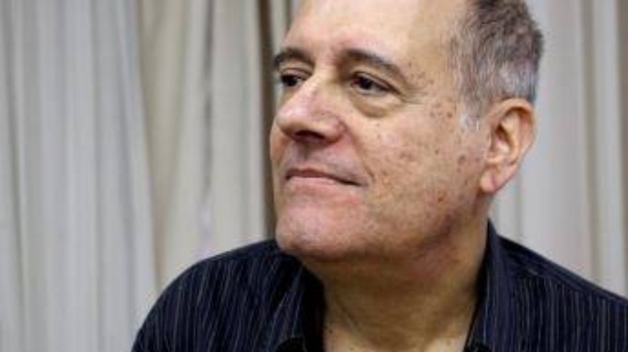 Paulo Henriques Britto é eleito para a Academia Brasileira de Letras Paulo Henriques Britto é eleito para a Academia Brasileira de Letras