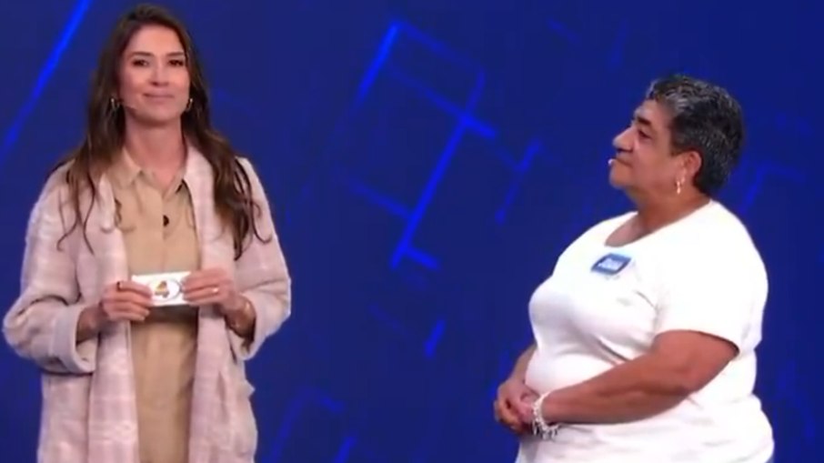 Rebeca Abravanel ajuda participante a ganhar prêmio