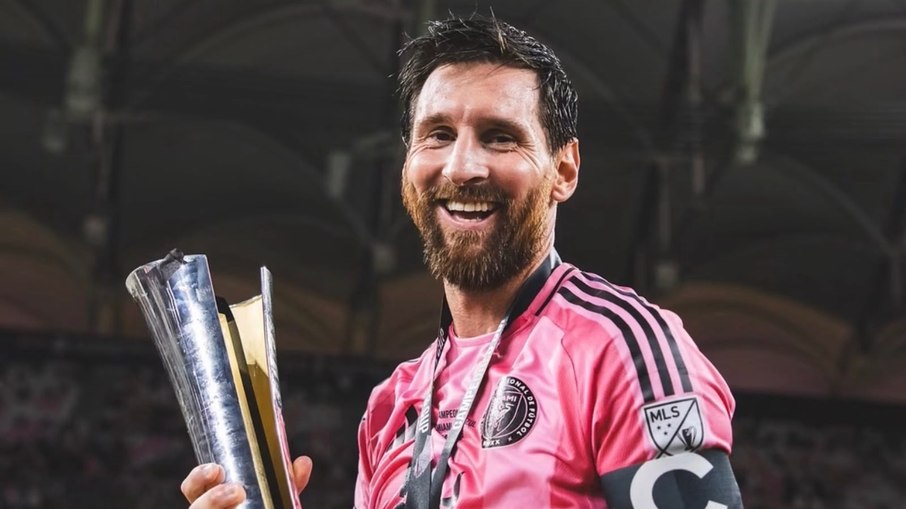 Messi se desentendeu com um dirigente da MLS durante a comemoração do título da Campeones Cup Messi se desentendeu com um dirigente da MLS durante a comemoração do título da Campeones Cup