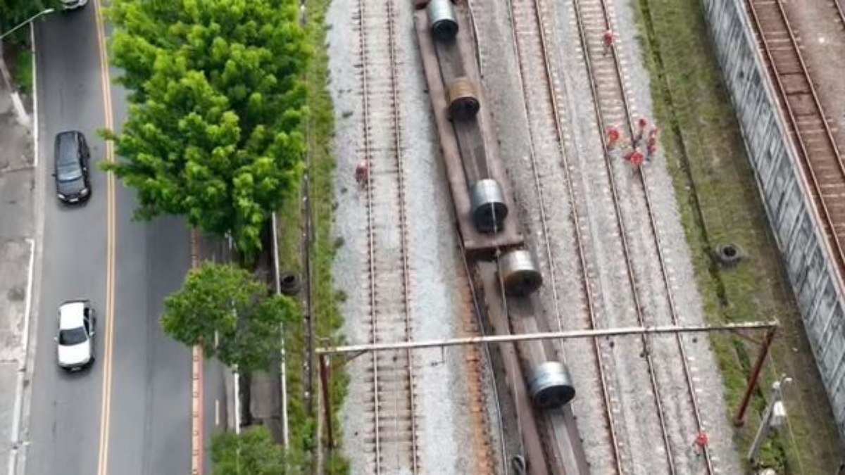 Trem de carga descarrilha e causa transtornos na CTPM