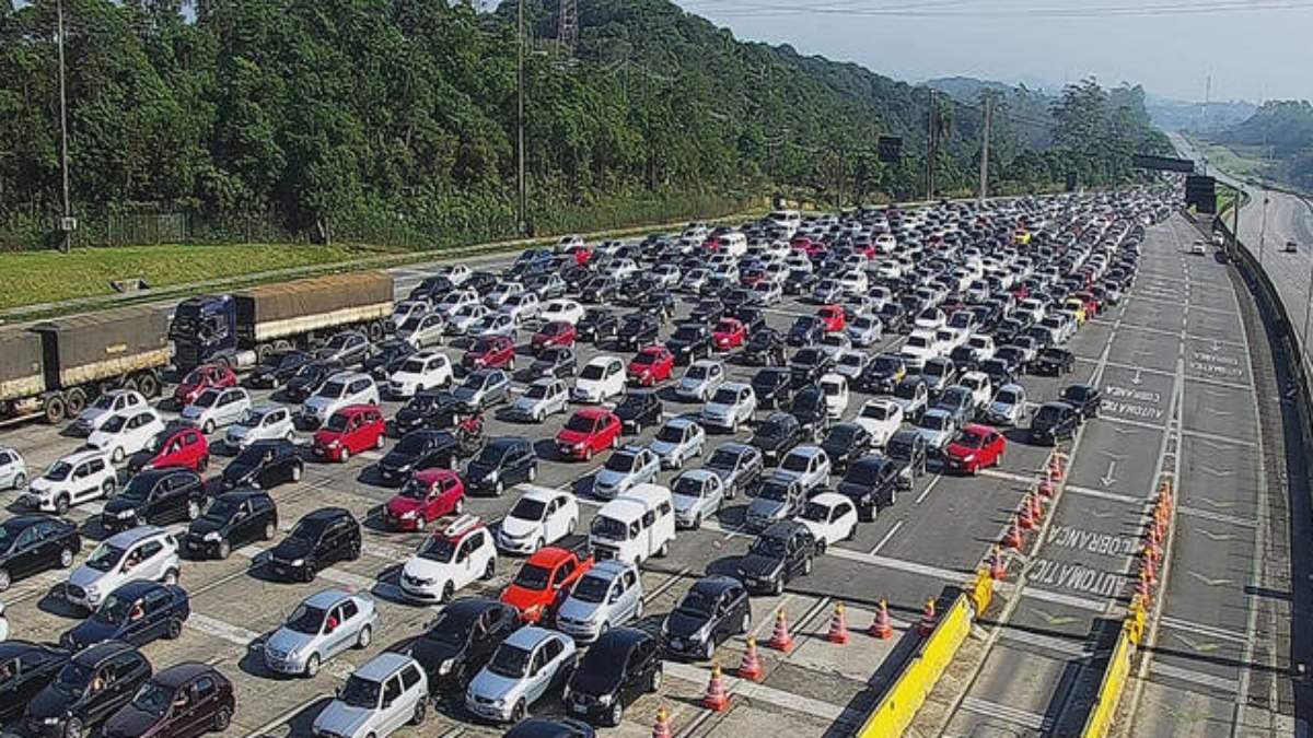 Previsão é de que até 370 mil veículos desçam em direção as cidades da Baixada Santista