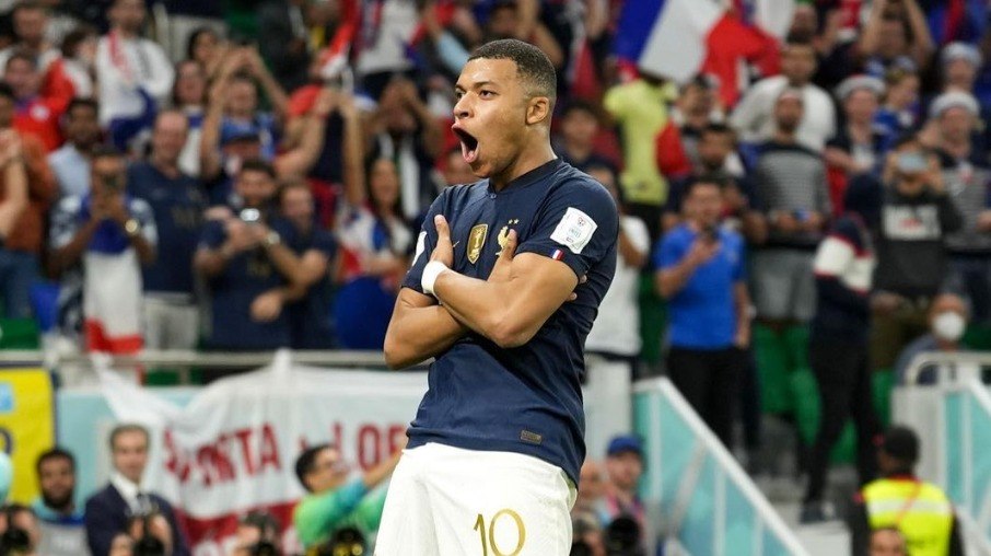 Mbappé é comparado a Rei Pelé por jornal britânico