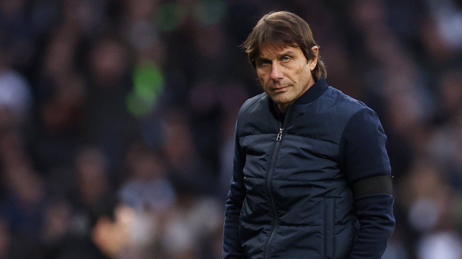 Antonio Conte é técnico do Tottenham