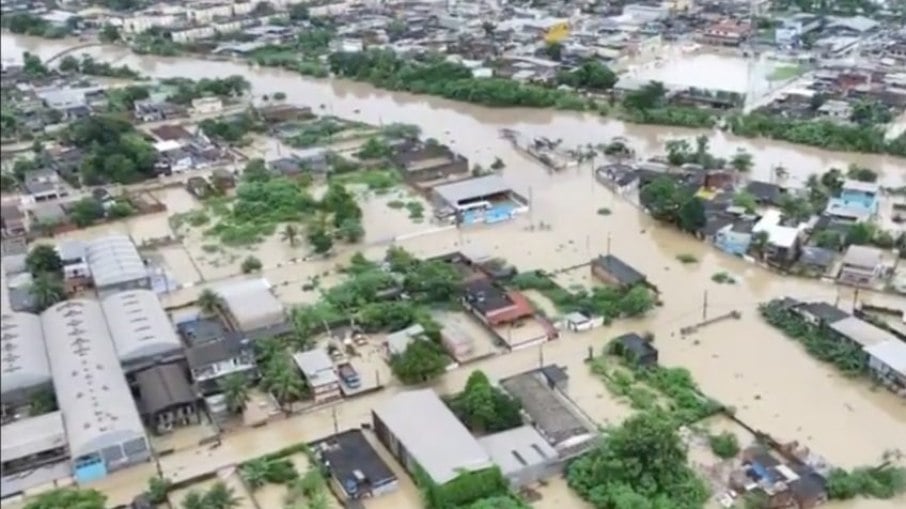 Chuvas intensas atingiram o estado do RJ no último fim de semana, deixando moradores de diversas cidades desabrigados