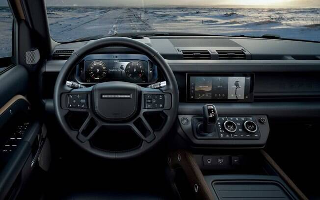 Por dentro, o Land Rover Defender traz a identidade visual de modelos mais luxuosos, como Evoque e Velar