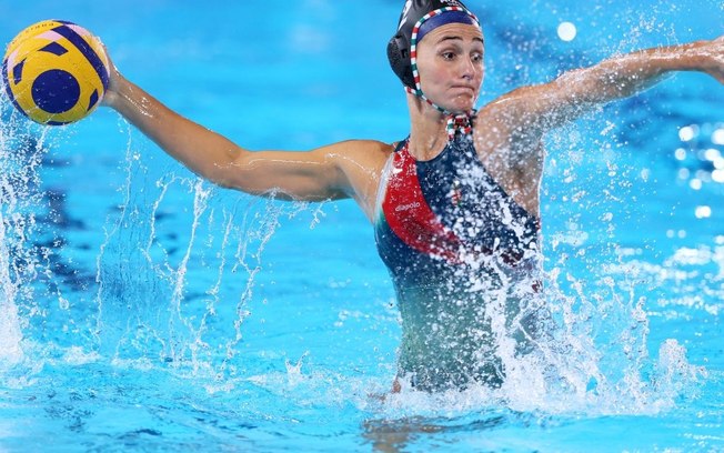 Estados Unidos e Espanha estreiam com goleadas no polo aquático feminino