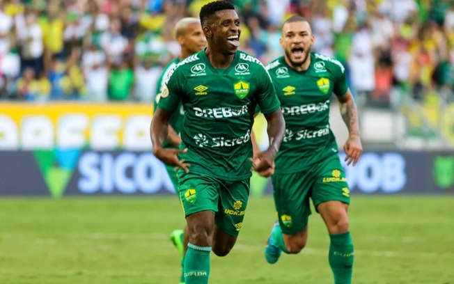 Jonathan Cafu prega foco do Cuiabá na Copa Sul-Americana em duelo contra o Lanús