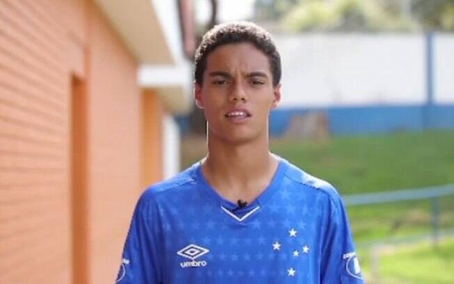 Cruzeiro rescinde o contrato com o filho de Ronaldinho Gaúcho