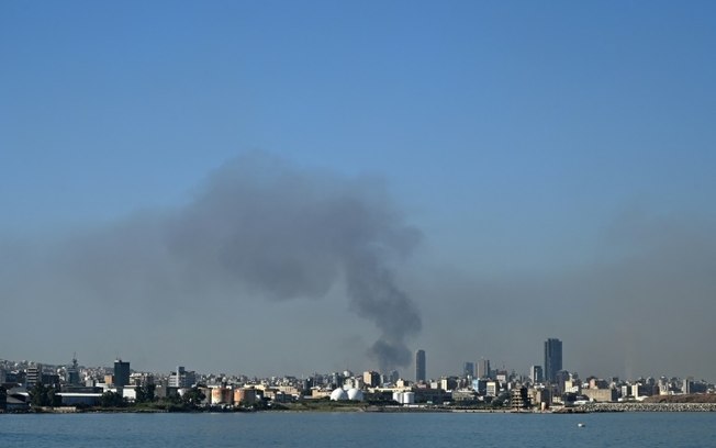 Coluna de fumaça sobre Beirute em 3 de outubro de 2024