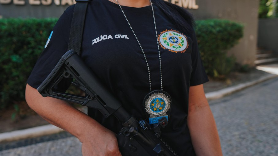 Polícia Civil descobriu armamento escondido em ônibus de viagem