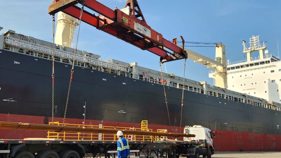 Trilhos da expansão da Linha Verde chegaram ao Porto de Santos em meados de julho.