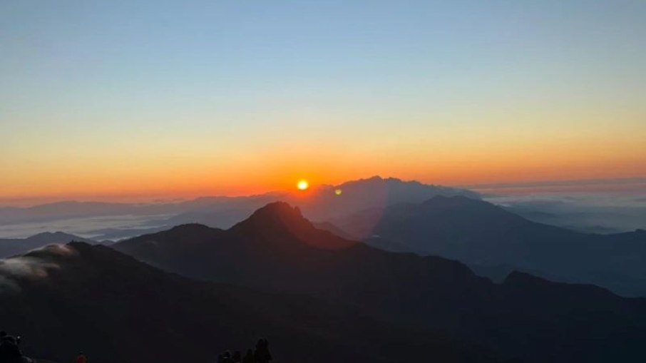 Nascer do Sol no Pico dos Marins Nascer do Sol no Pico dos Marins