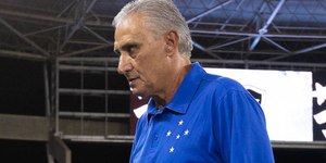 Torcida do Cruzeiro detona Tite após atropelo do Botafogo