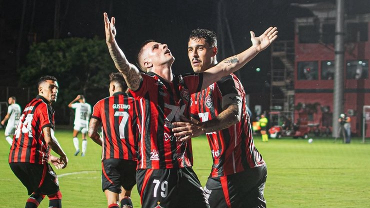 Mesmo com um a mais, Vasco leva virada do Vitória no Brasileirão
