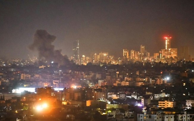 Fumaça provocada por ataque israelense no subúrbio ao sul de Beirute, em 21 de outubro de 2024