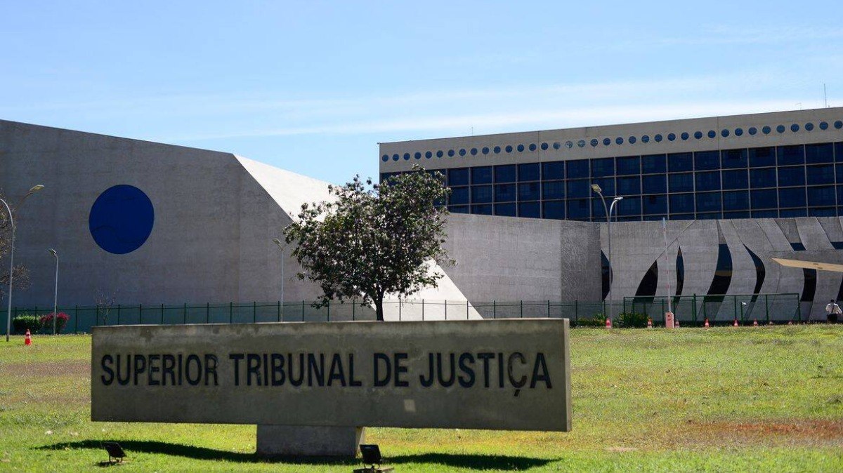 G%C3%AAnero%20neutro%20em%20documento%3A%20STJ%20autoriza%20em%20decis%C3%A3o%20in%C3%A9dita