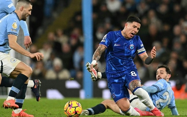 Manchester City e Chelsea poderão contratar jogadores a tempo de jogar o Mundial de Clubes em junho Manchester City e Chelsea poderão contratar jogadores a tempo de jogar o Mundial de Clubes em junho