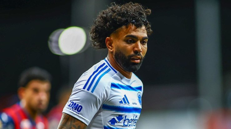 "Viciado em decidir": golaço de Gabigol pelo Cruzeiro empolga web