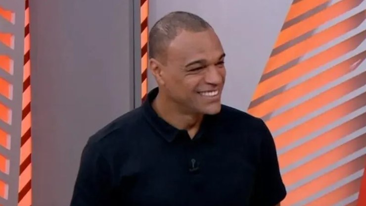 Denílson discorda de nome escolhido por Ancelotti para Seleção