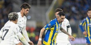 Torcida do Corinthians se irrita com gesto polêmico de Di María