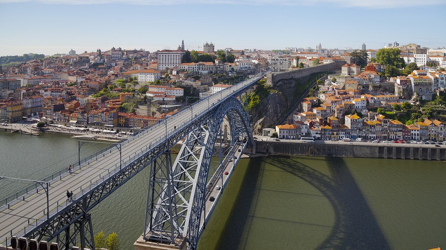 Ponte de D. Luís, em Porto (Portugal) Ponte de D. Luís, em Porto (Portugal)