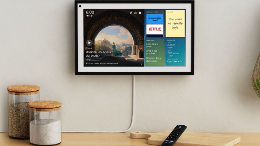 O Echo Show 15 é o maior smart display com Alexa da Amazon