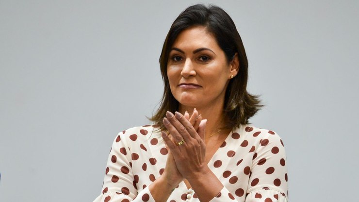 Michelle%20Bolsonaro%20descarta%20disputa%20eleitoral%3A%20%22Quero%20ser%20primeira-dama%22
