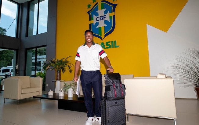 Primeira convocação de Endrick para a Seleção Brasileira com foco em promover uma boa imagem