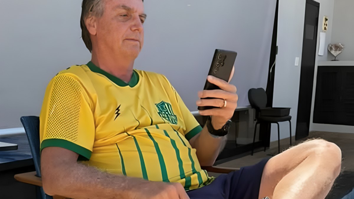 Bolsonaro está preso em sua casa