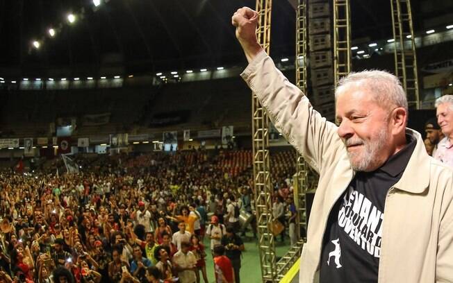 Documento lançado por artistas diz que participação de Lula na eleição visa “garantir ao povo brasileiro'