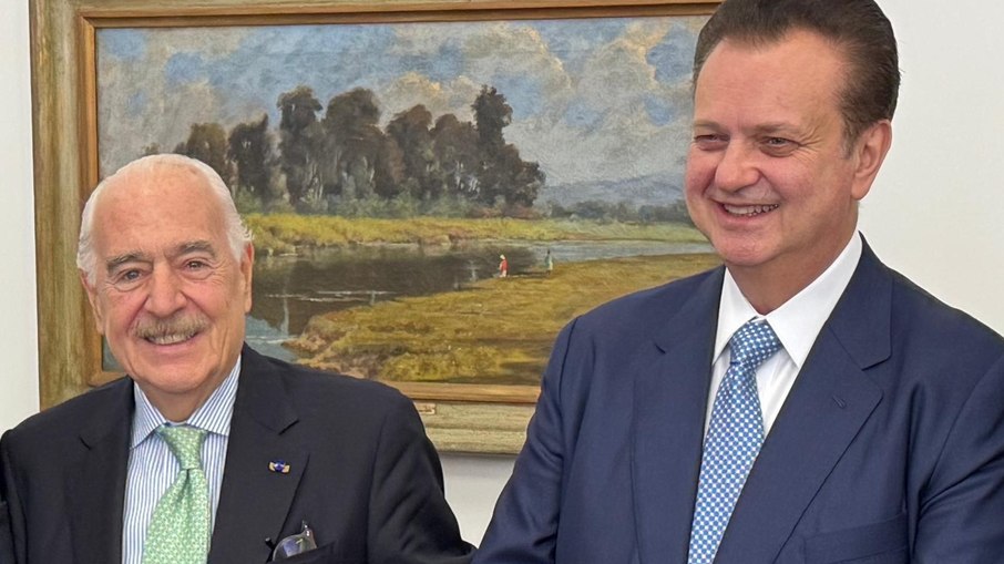 O presidente da IDC-CDI, Andrés Pastrana, e o presidente do PSD, Gilberto Kassab O presidente da IDC-CDI, Andrés Pastrana, e o presidente do PSD, Gilberto Kassab