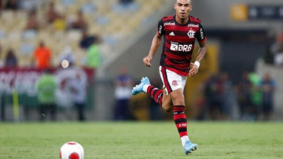 Corinthians ou Flamengo? Entenda o que 'trava' futuro de Matheuzinho