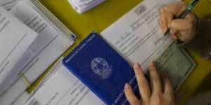 Desemprego fica em 6,6% no trimestre encerrado em abril