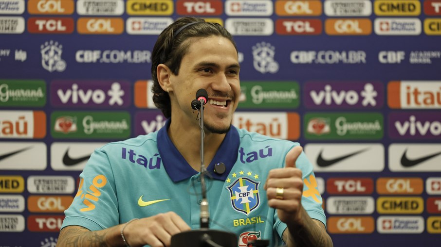 Pedro em coletiva da Seleção